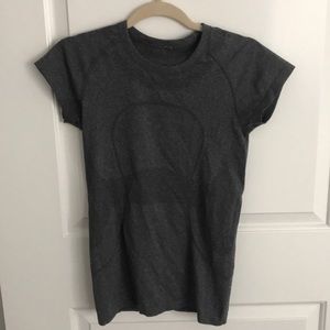 Lulu lemon t shirt